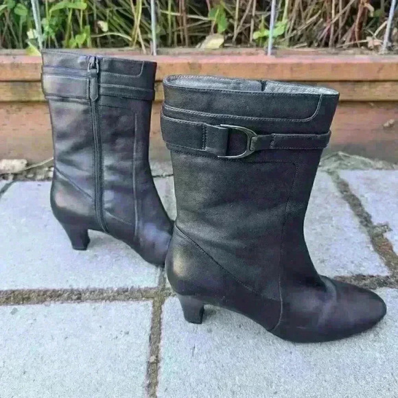 Cole haan Victorian style low heel black boots size 5.5 - Picture 2 of 6